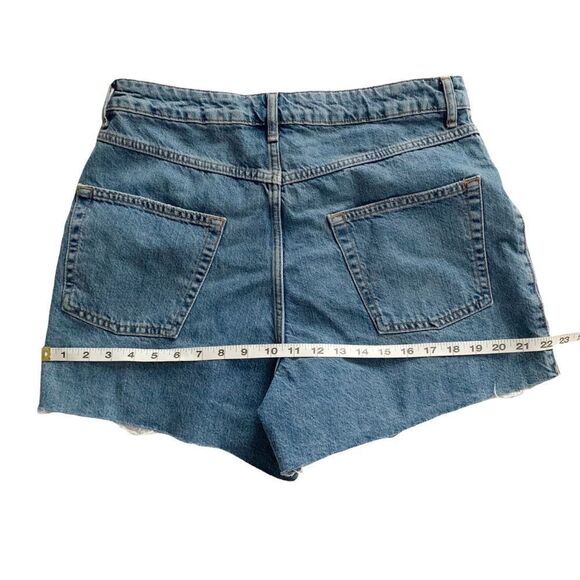 TOPSHOP Ripped Mom Shorts! - Picture 5 of 6